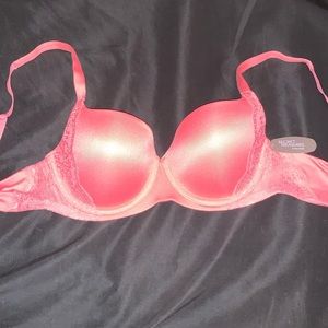 🌟NWT Secret Treasures Essential T-Shirt Bra🌟